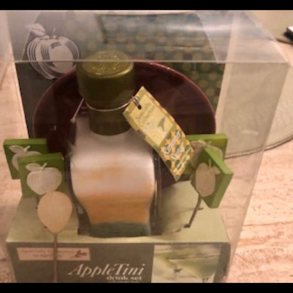 NWT SHONFELD'S APPLETINI set. 4 picks, 2 plates, 1 olive pick appletini sugar